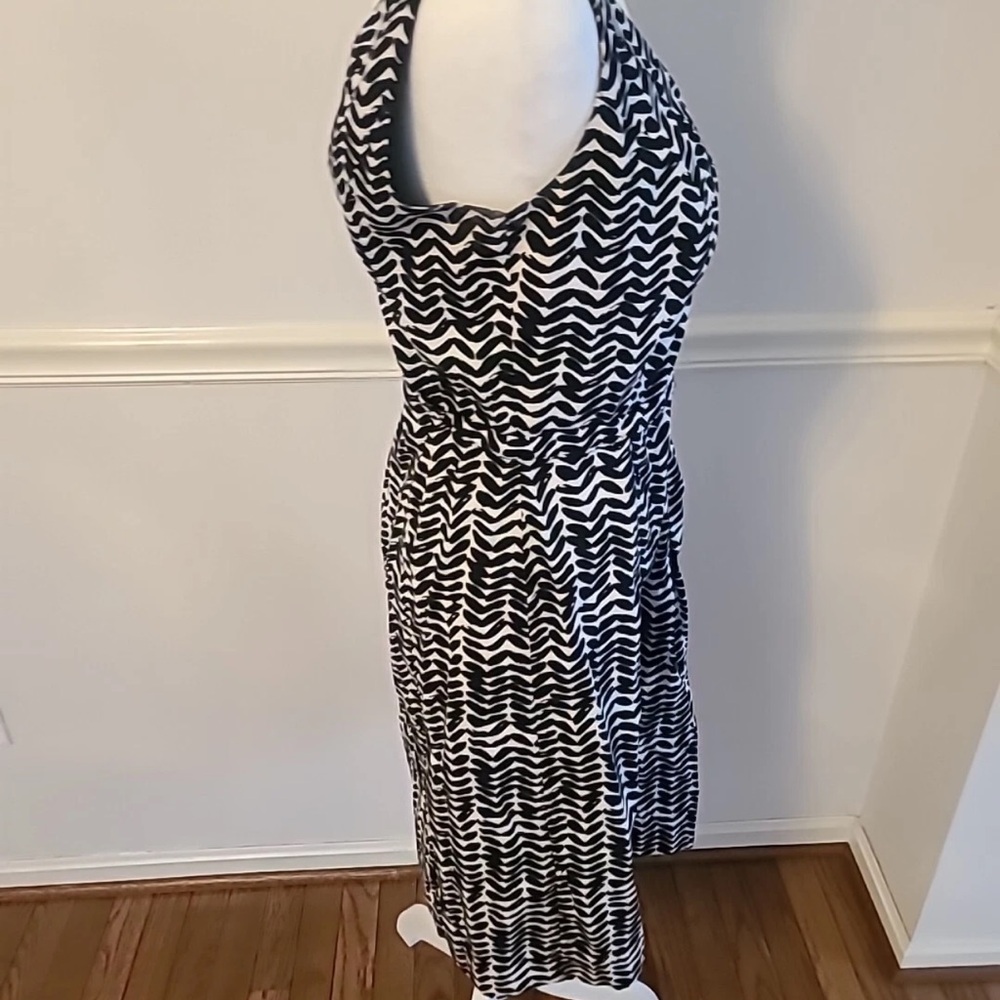 NWT East 5th Women’s Sz 12 Black & White Shift Double V Neck 100% Cotton - Picture 2 of 12